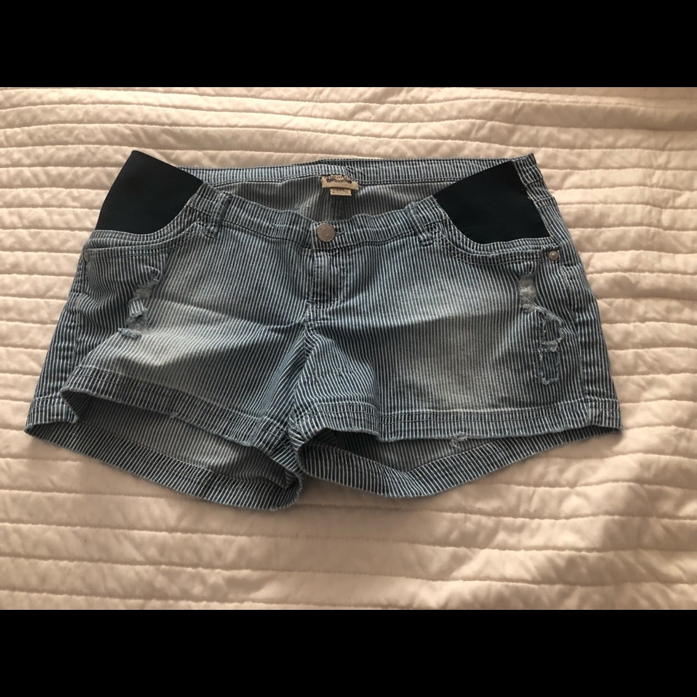 Maternity shorts
